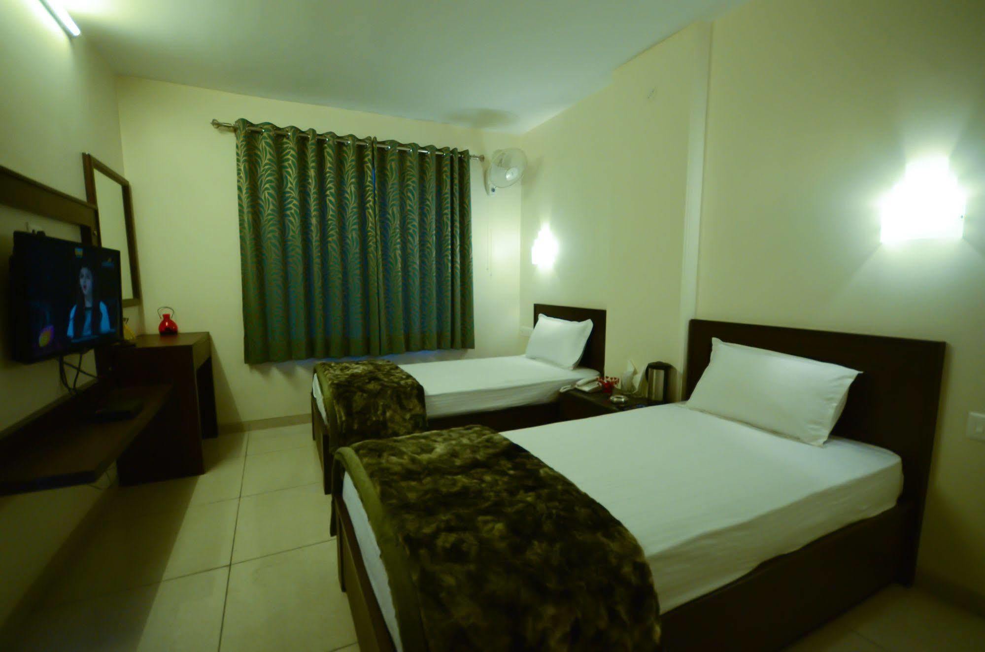 Hotel Sunday Inn Jaipur Eksteriør billede